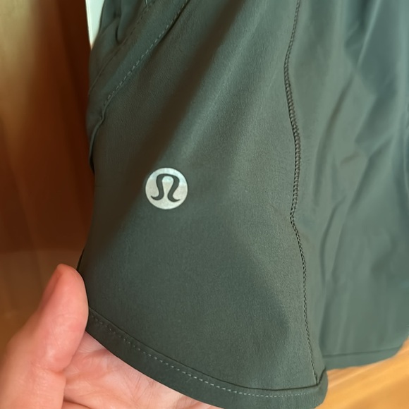 NWT Lululemon Track That 2-in-1 HR short 6” inseam, size 2 - Picture 8 of 9